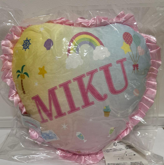# Hatsune Miku Fuwapuchi Platinum Zakka Heart shaped Cushion3