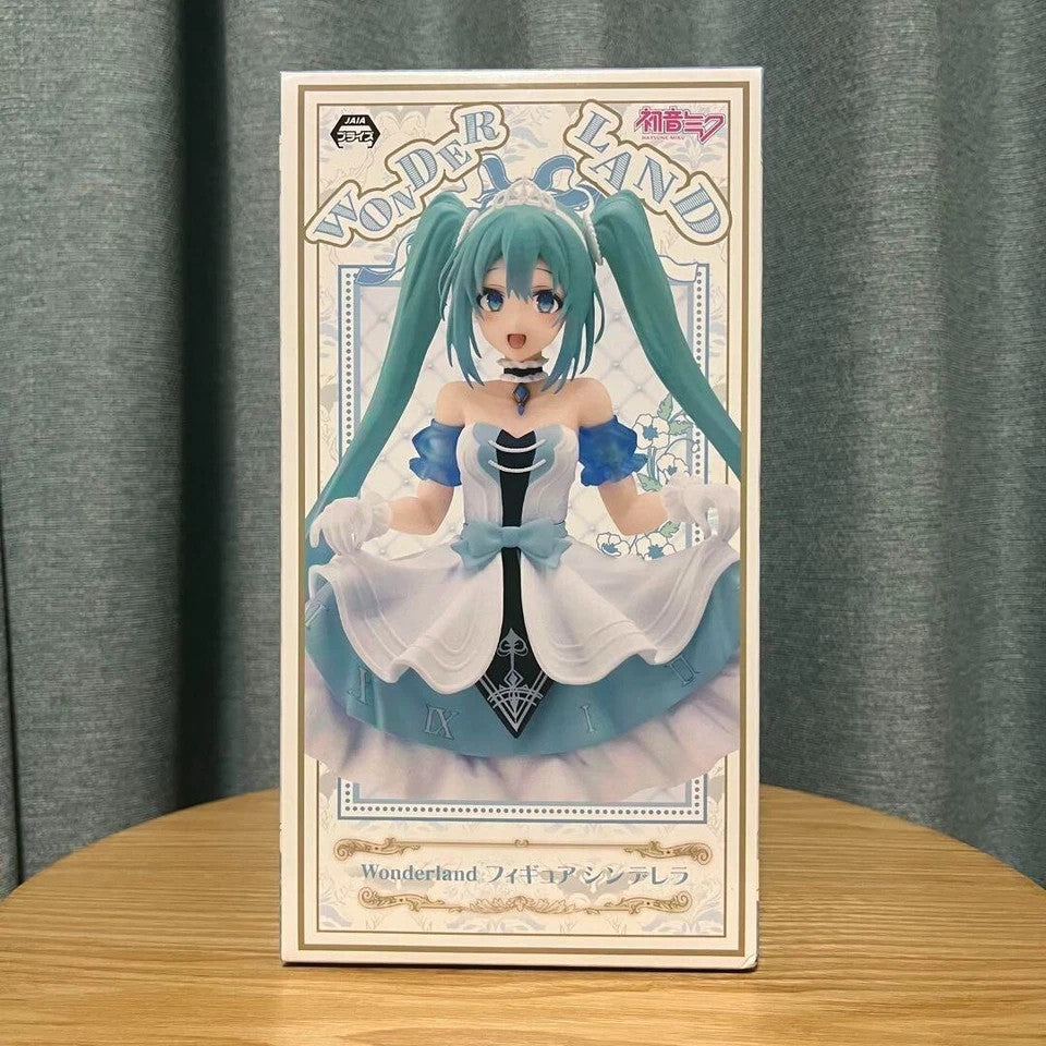 Hatsune Miku Wonderland Figure Cinderella1