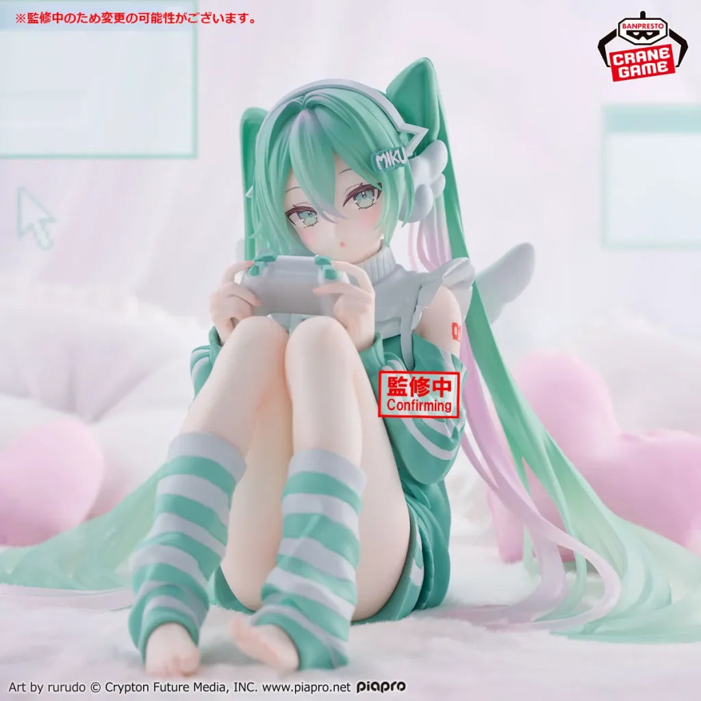 Hatsune Miku Series Holiday Memories Playing Games Ver. Figure
