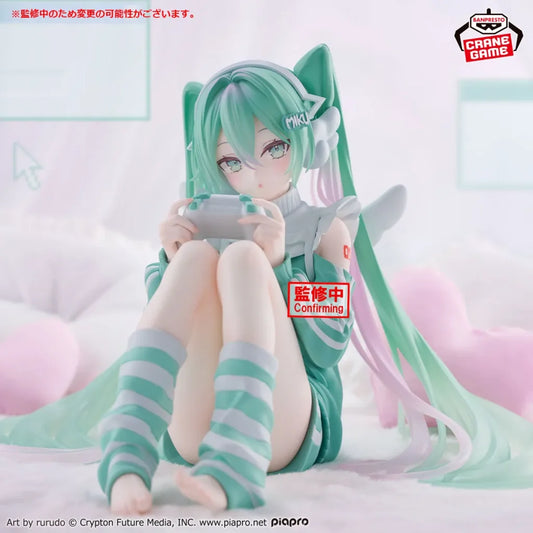 Hatsune Miku Series Holiday Memories Playing Games Ver. Figure